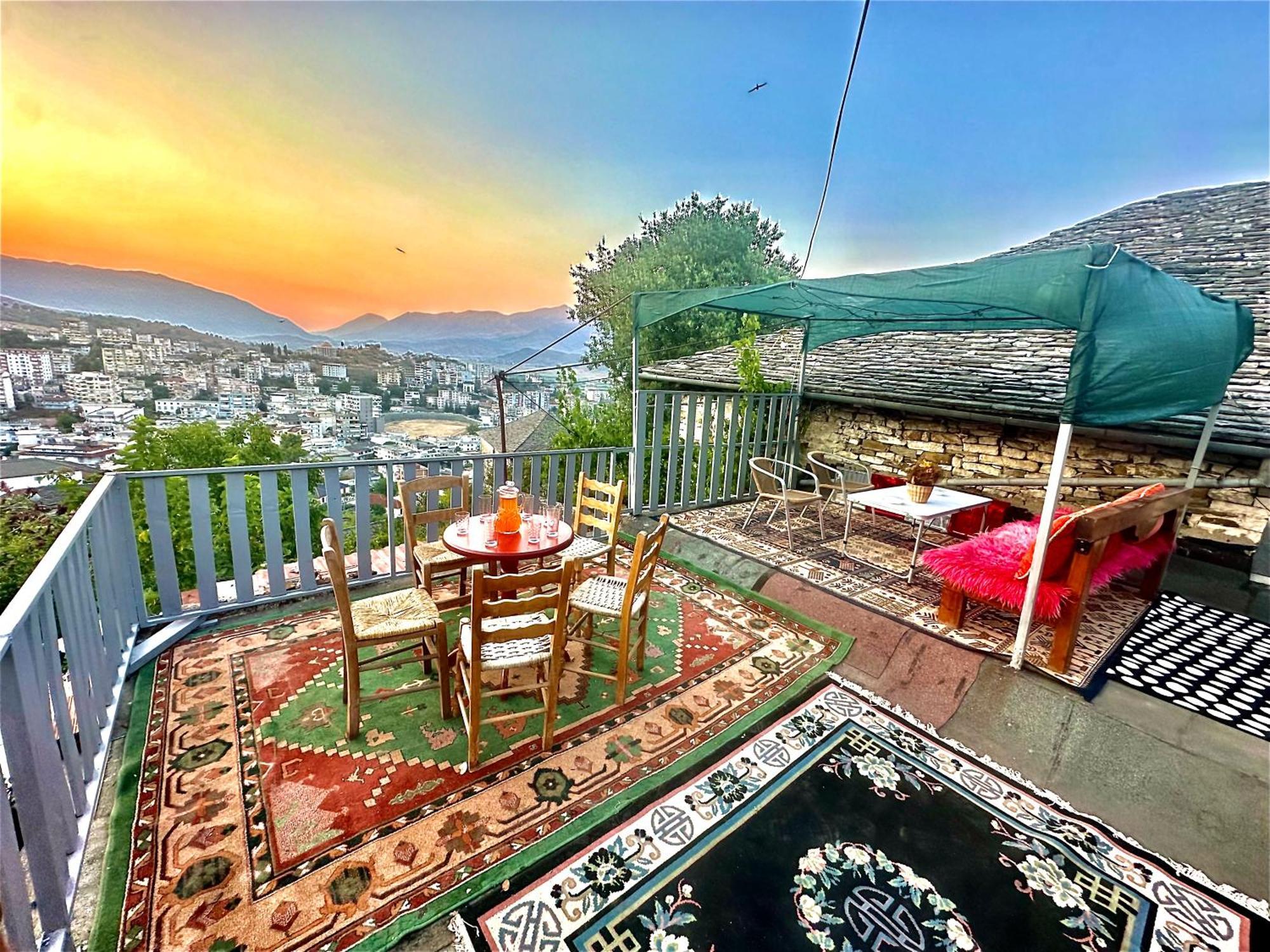 מלון Gjirokastër Grandpas House מראה חיצוני תמונה
